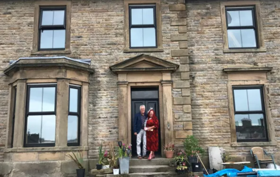 Transformimi Magjepsës i Një Rezidence Britanike në Vilë Luksoze Airbnb