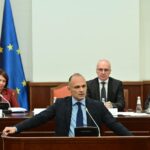 Gjenerali Wesley Clark dëshmon në Hagë për ngjarjet në Kosovë