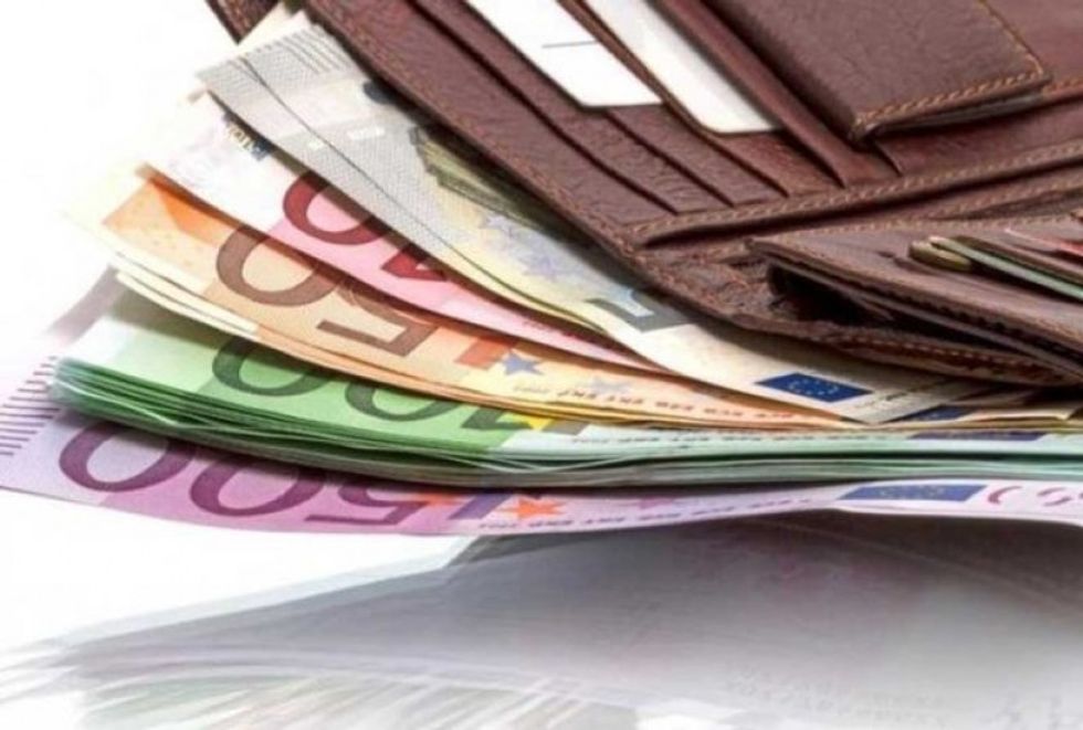 Qytetari nga Istogu dorëzon kuletën me mbi 3,000 euro në polici