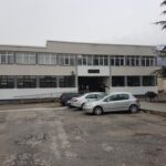 Makina përplaset në dyqan pajisjesh elektronike në Bradford, vlera e dëmit arrin 40,000 funte