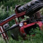 Makina përplaset në dyqan pajisjesh elektronike në Bradford, vlera e dëmit arrin 40,000 funte