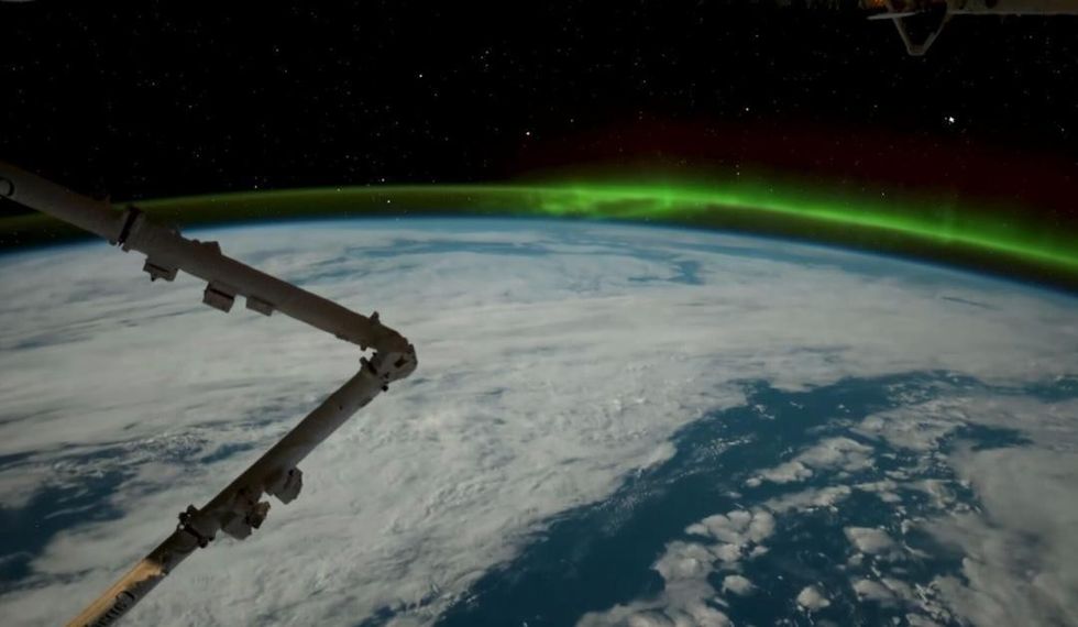 Astronauti i NASA-s ndan video të dritave veriore dhe zjarreve në Kanada