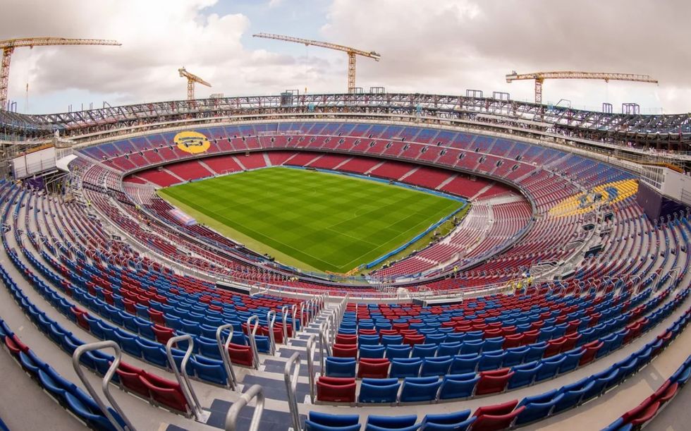 FC Barcelona rikthehet në Camp Nou pas rindërtimit