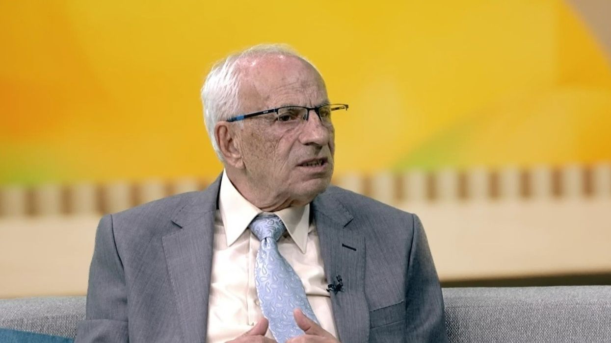 Prof. Avzi Mustafa: Rrjetet sociale dhe anglishtja rrezikojnë standardin e gjuhës shqipe