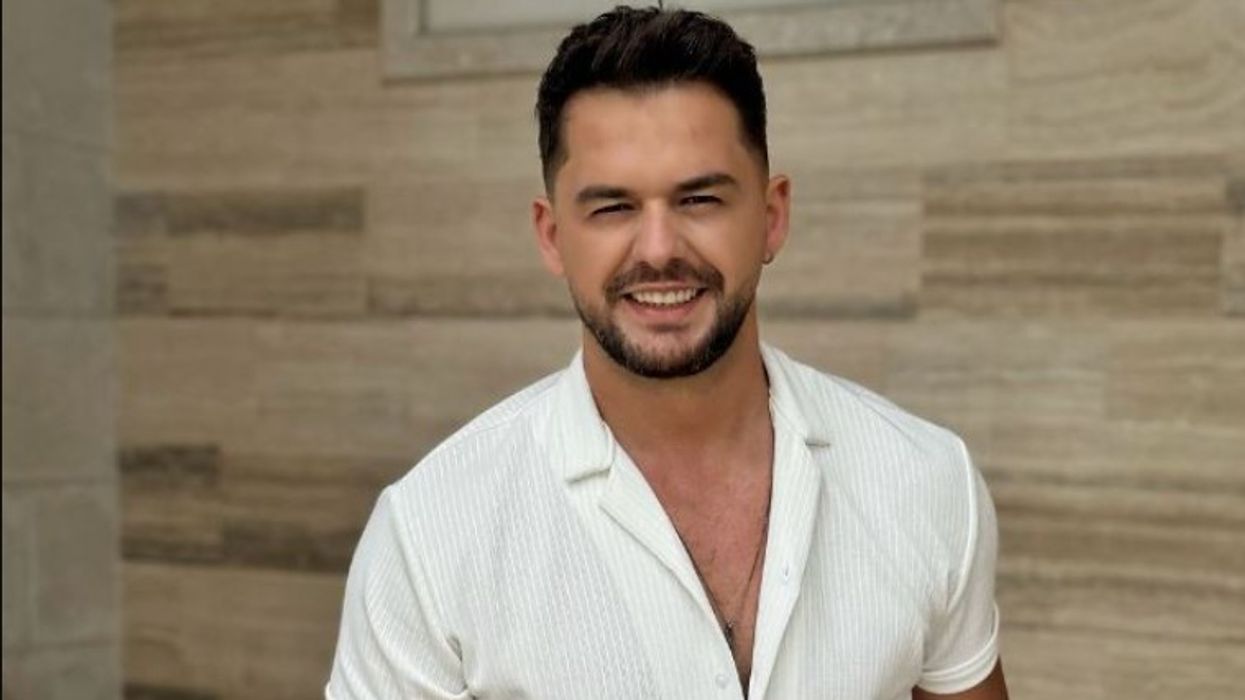 Shpat Kasapi pranë hyrjes në ‘Big Brother VIP Albania 5’