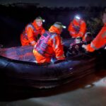 Kim Kardashian shkëlqeu në festë në Los Angeles me fustan të zbukuruar me mbi 100 gjilpëra sigurie