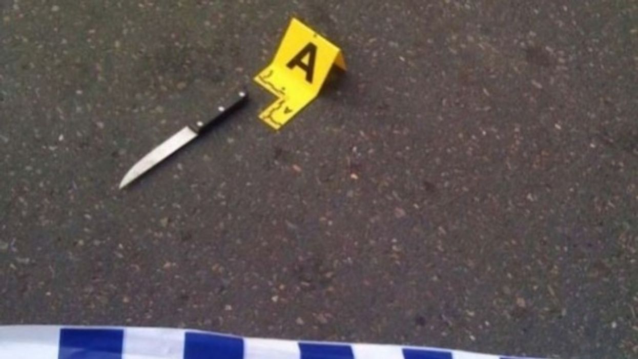 Dy të mitur të lënduar me thikë në Prishtinë, një person në mbajtje