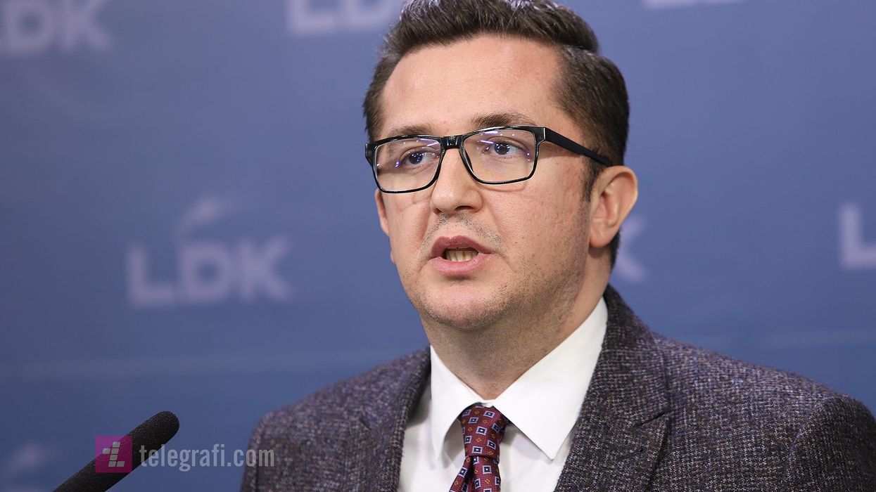 25 vjet nga vdekja e Xhemail Mustafës — Besian Mustafa përkujton babanë