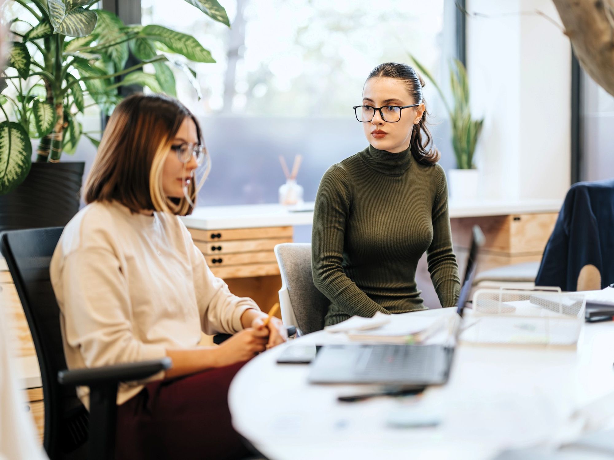 Shenjat e grave të lënduara emocionalisht dhe si t’i mbështesim