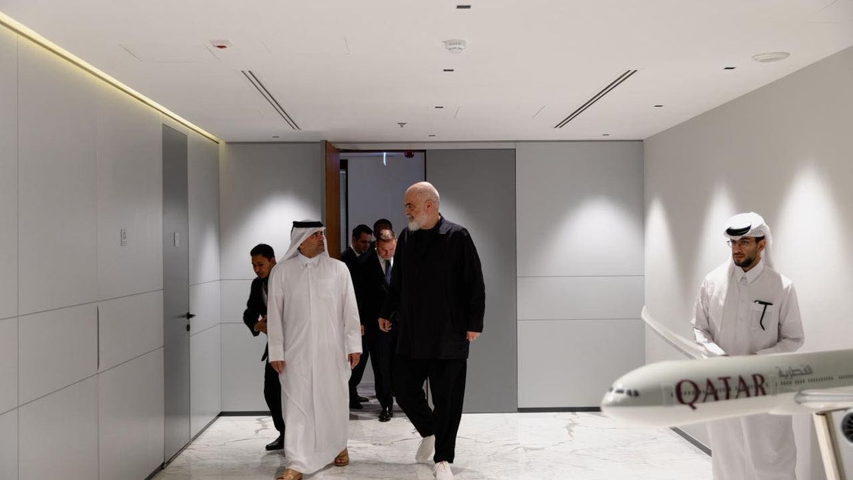 Rama diskuton me drejtuesin e Qatar Airways për linjë direkte Tiranë–Doha