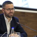 Ngrihet aktakuzë ndaj tre personave për mashtrim, detyrim dhe armëmbajtje pa leje