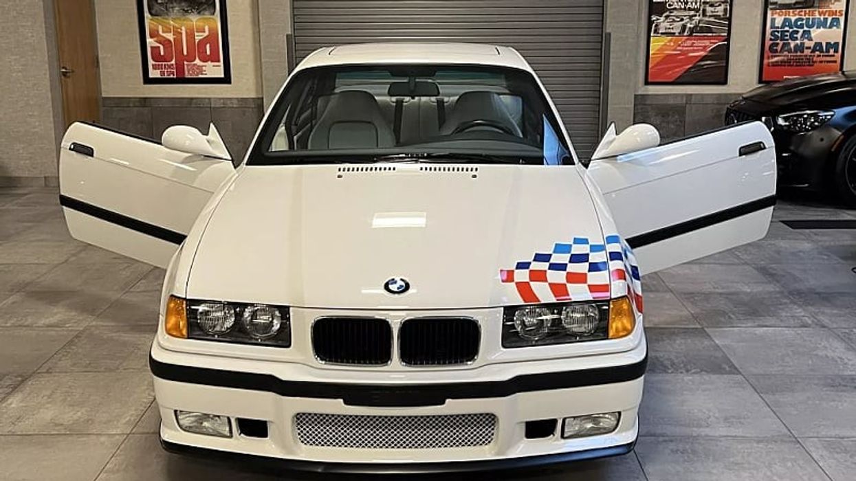 BMW E36 M3 i vitit 1995 shitet në ankand për 90,000 dollarë, me vetëm 5,793 km