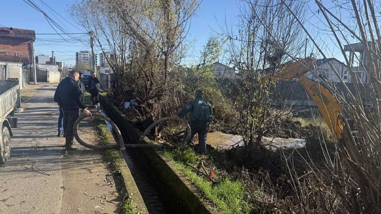 Tri avari në rrjetin e ujësjellësit në Pejë shkaktojnë ndërprerje të furnizimit