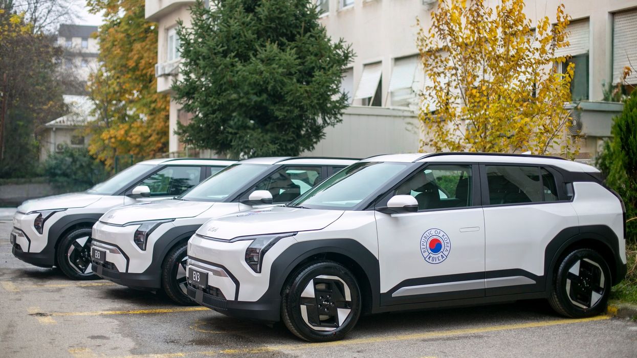 Koreja dhuron tetë automjete elektrike për Ministrinë e Shëndetësisë