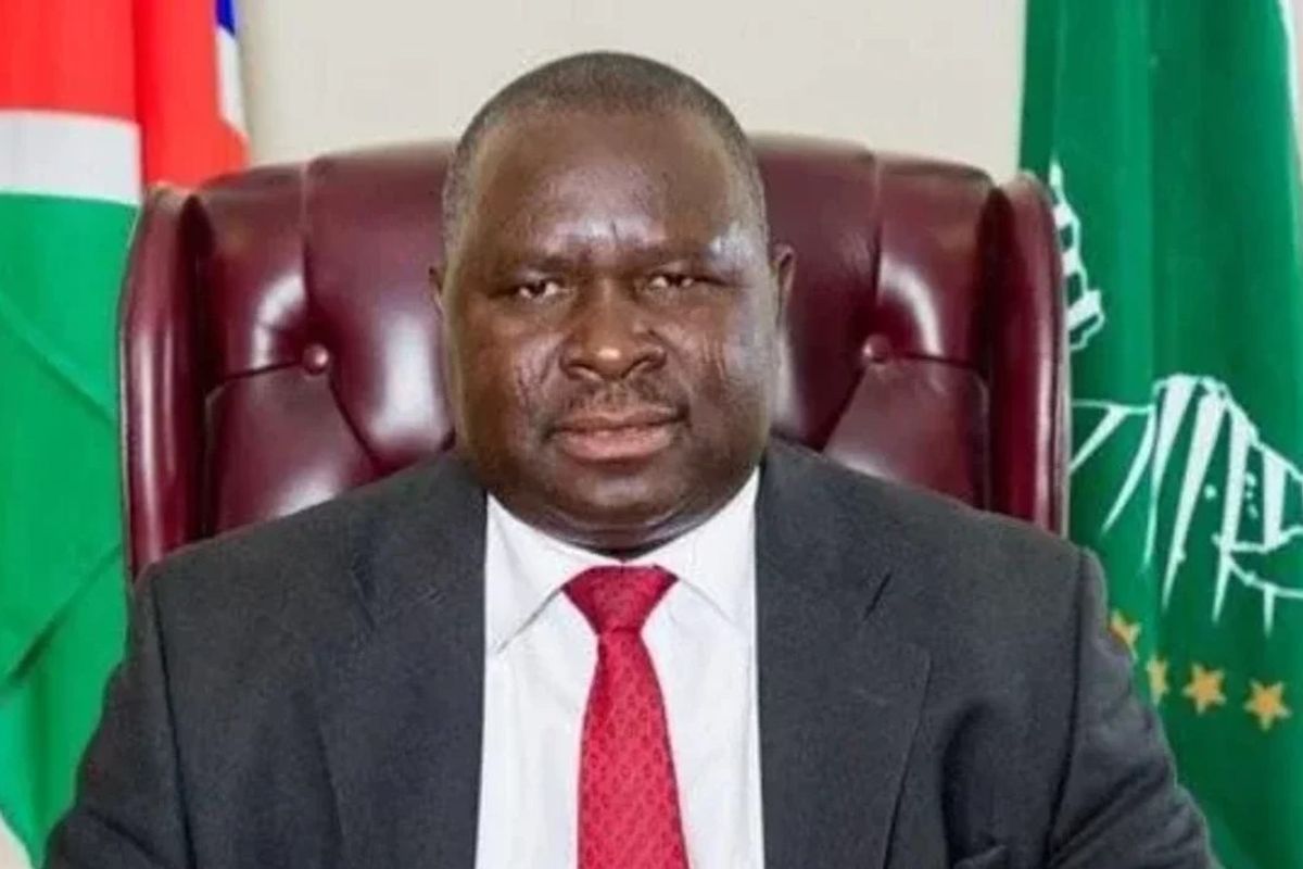 Adolf Hitler Uunona pret mandat të pestë si administrator i distriktit në Namibi