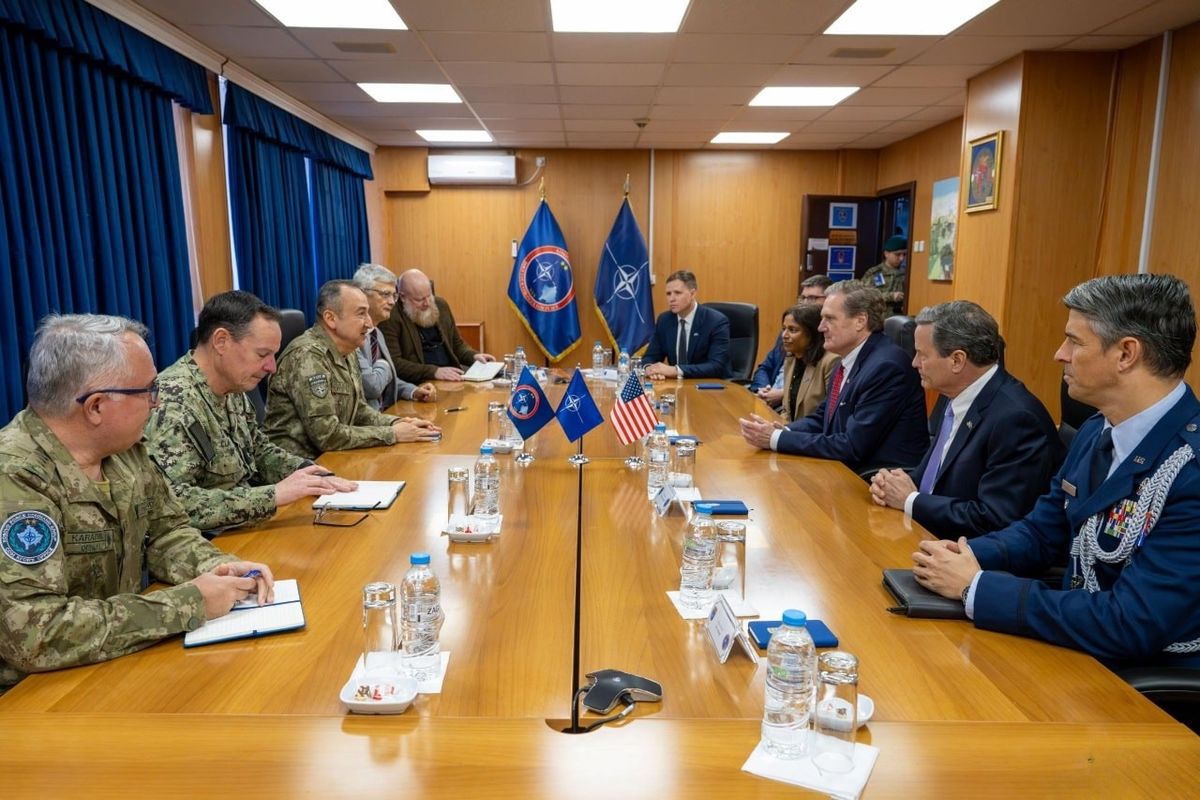 Komandanti i KFOR-it priti delegacionin e Kongresit të SHBA-së