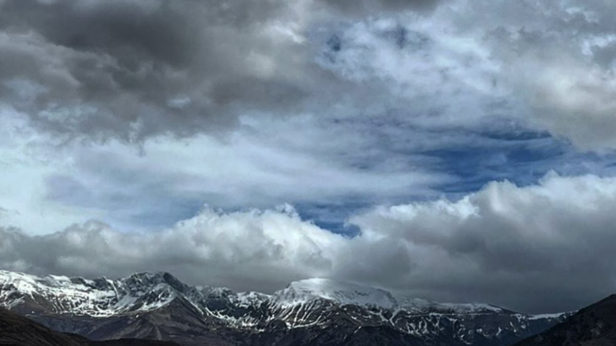 Moti për të hënën: kthjellime, reshje të dobëta dhe erë deri 20 m/s