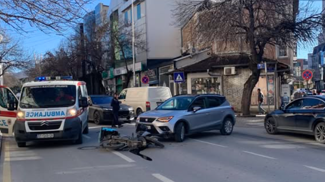 Një person i lënduar në aksident në rrugën ‘UÇK’ në Prishtinë