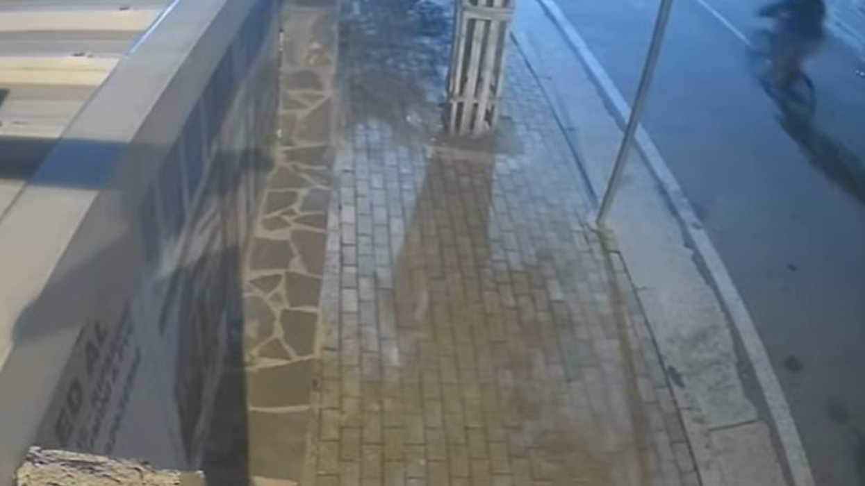 Publikohen pamjet e vendosjes së tritolit në banesën e Xhelal Mziut