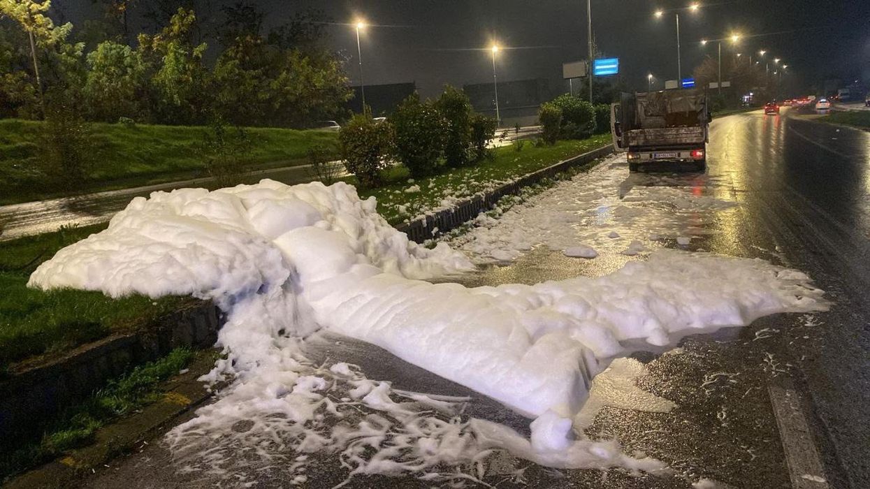 Identifikohet kompania që derdhi substancë kimike në rrugët e Shkupit