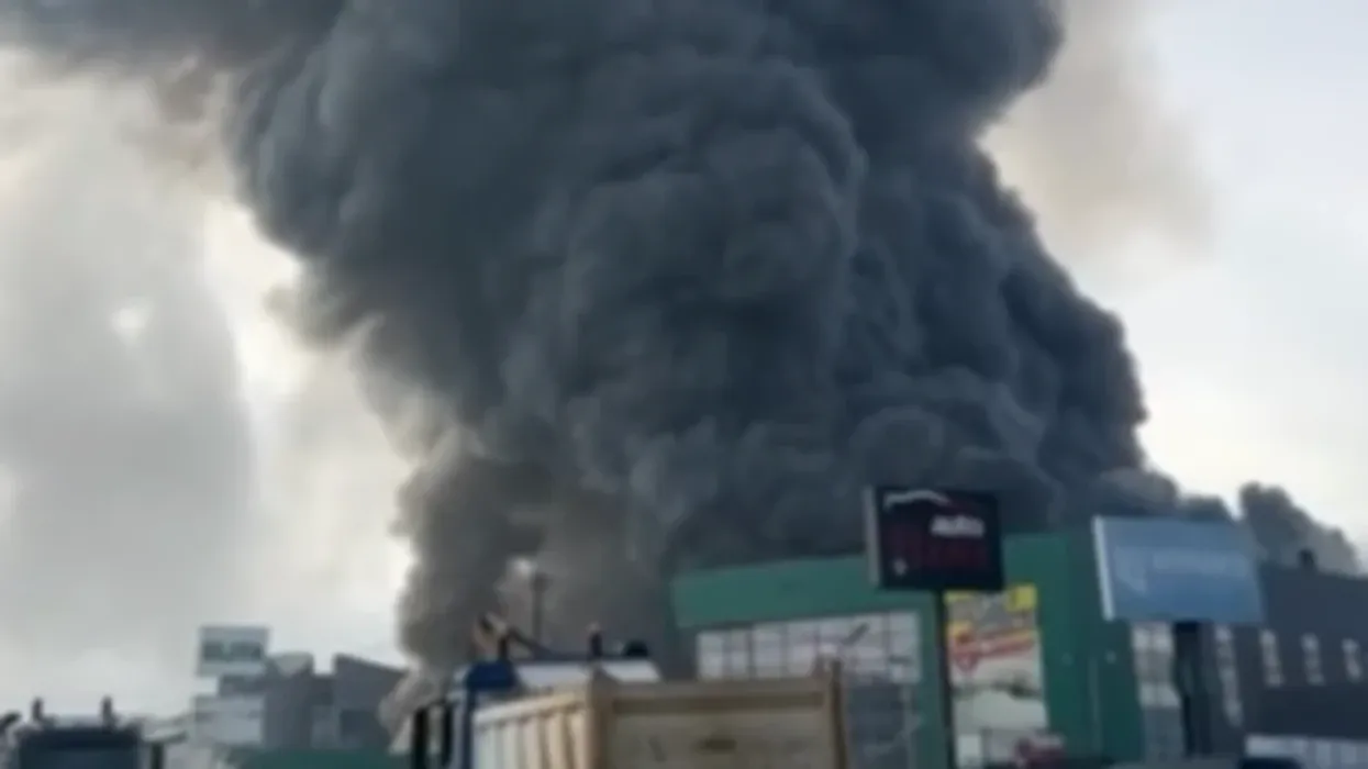 Zjarri në Ferizaj i lokalizuar, vazhdojnë punimet intensive për shuarje