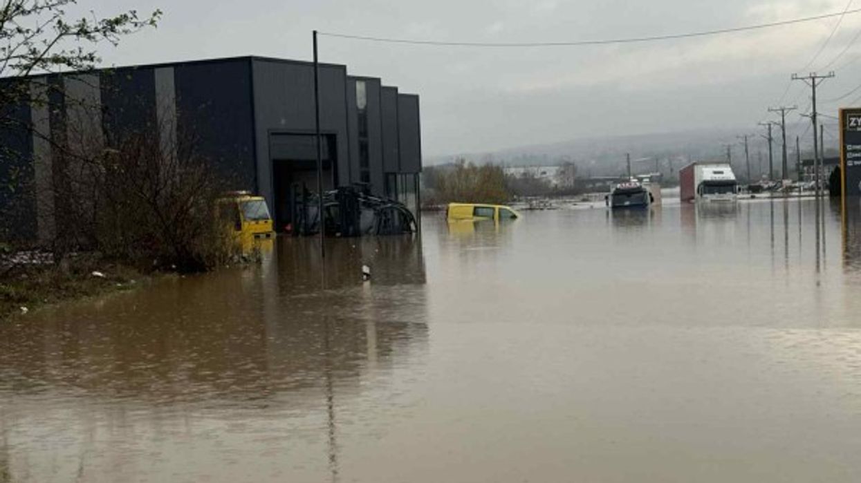 Vërshimet në Sojevë bllokojnë banorët dhe dëmtojnë biznese