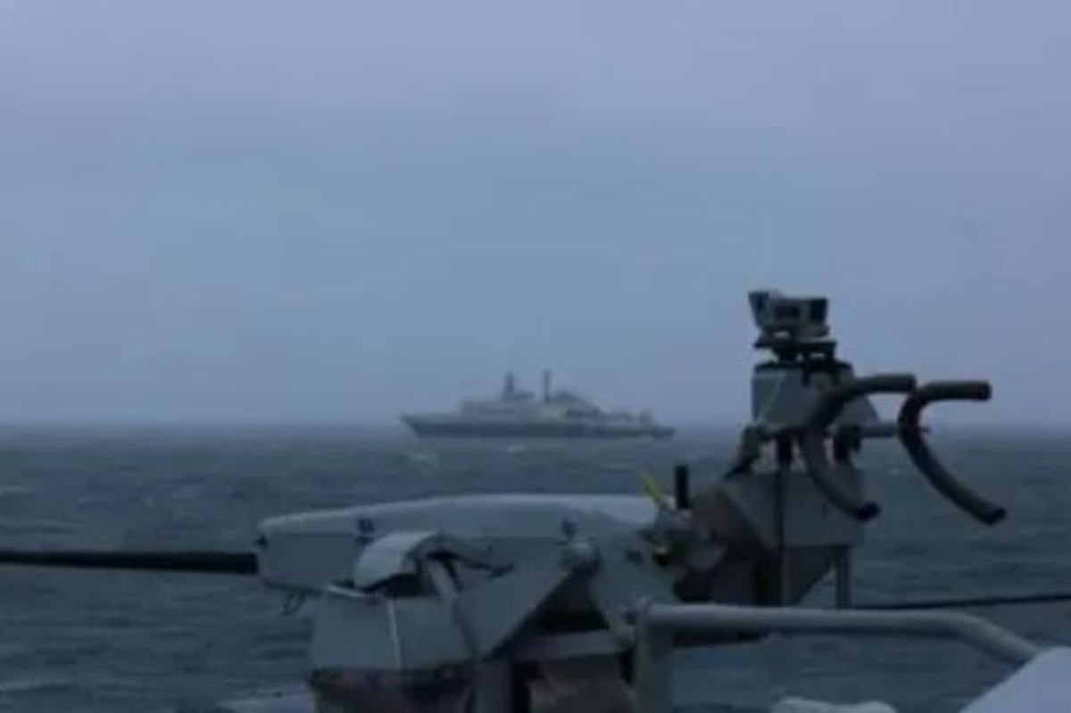 Anije spiune ruse përdor laserë për të penguar pilotët britanikë