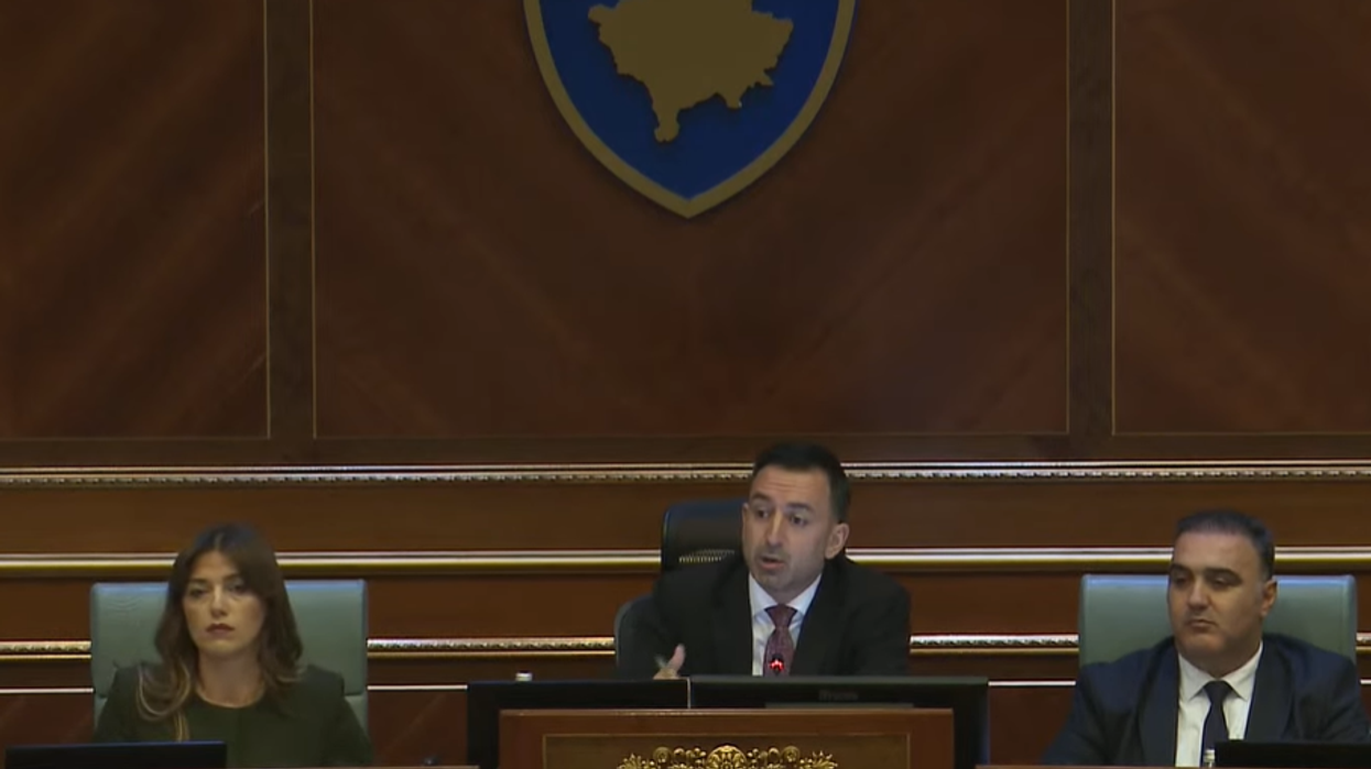 Seanca për shqyrtimin e buxhetit mbetet e hapur për shkak të mungesës së opozitës