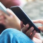 Pamje nga qendra më e madhe e azilkërkuesve në Britani: Festa dhe përleshje mes migrantëve