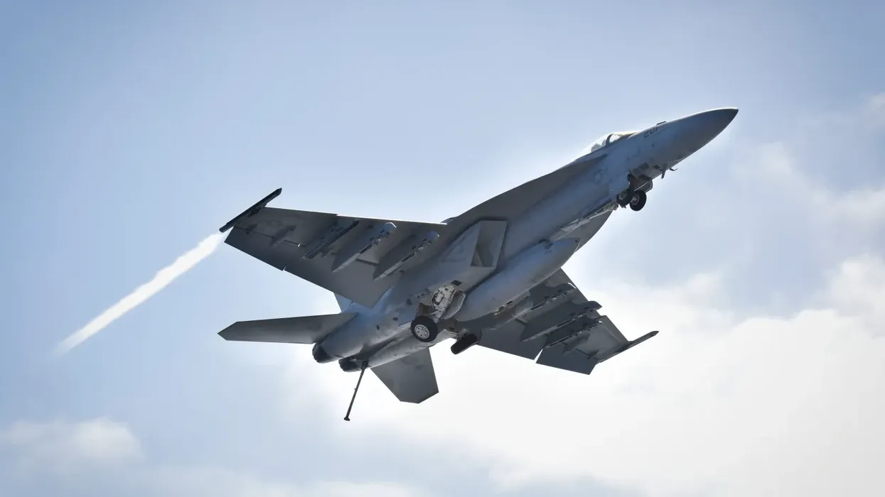 Aeroplanë ushtarakë amerikanë operojnë pranë hapësirës ajrore të Venezuelës