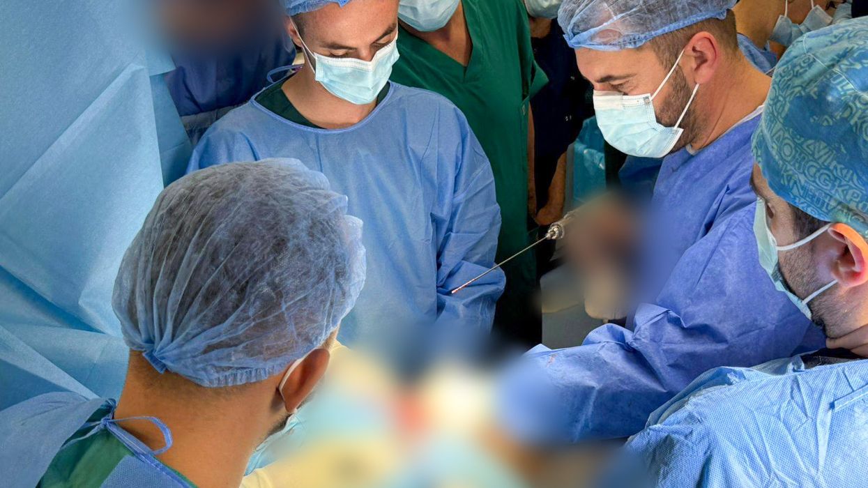 Për herë të parë në QKUK realizohen operacione për vendosjen e protezave të supit