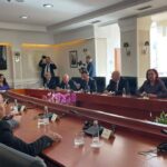 Zjarri përfshin depo materiale në magjistralen Ferizaj–Kaçanik, nuk raportohet për të lënduar