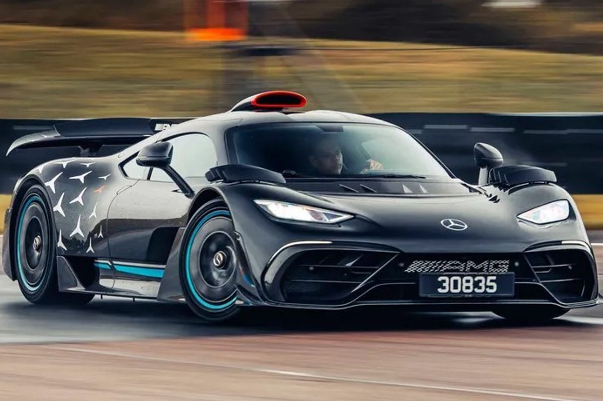 AMG One: motori i F1 në rrugë, mes shpërthimit dhe kontrollit