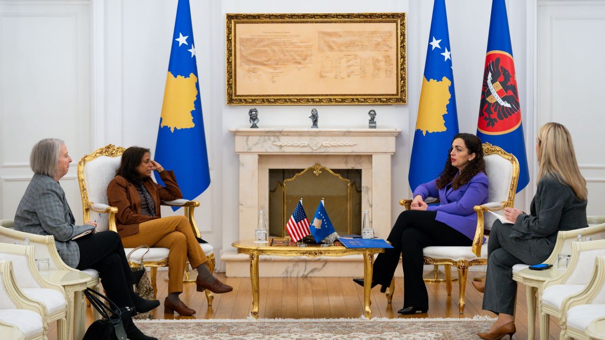 Osmani pret të ngarkuarën e SHBA-së dhe rithekson rëndësinë e zgjedhjeve më 28 dhjetor