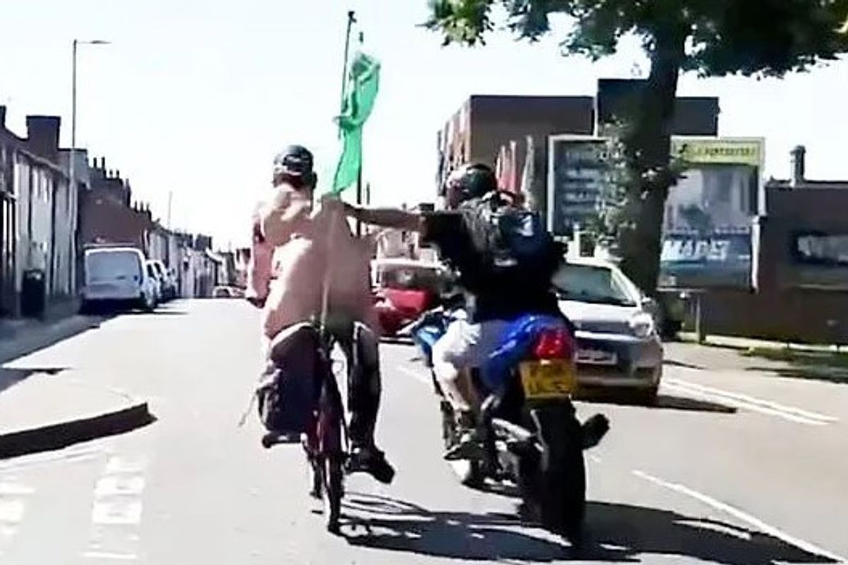 Sulm ndaj çiklisti lakuriq gjatë aktivitetit bamirës në Colchester