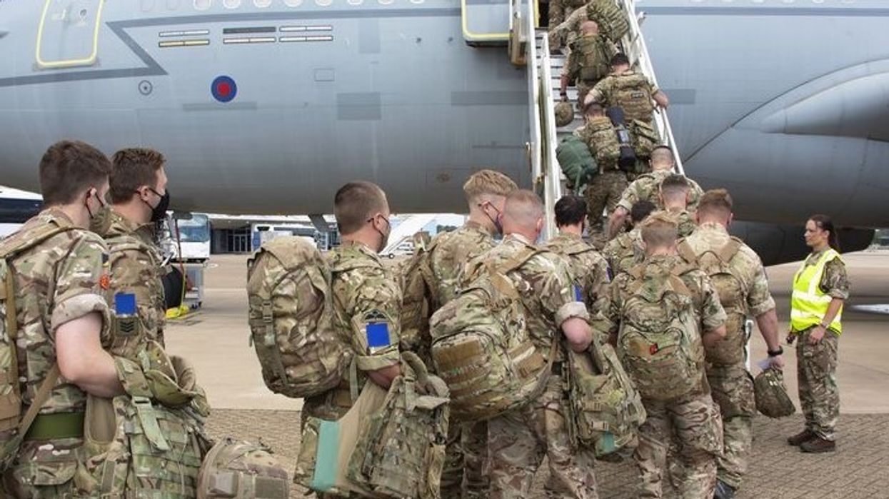 Britania shqyrton dislokimin e trupave dhe zgjerimin e grupit të Detit të Zi