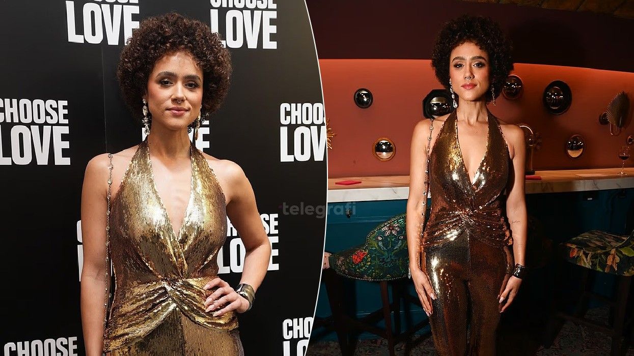 Nathalie Emmanuel tërheq vëmendjen në tapetin e kuq të Choose Love në Londër