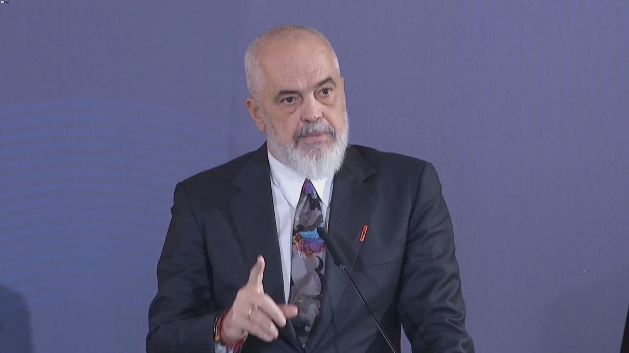 Rama në Kolegjin e Evropës: ‘Europa është zgjedhje, jo gjeografi’ dhe shqetësim për përdorim politik të rastit të 700 familjeve