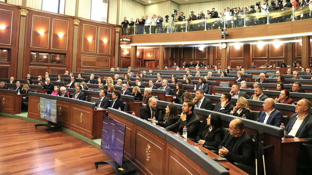 Shpërndarja e Kuvendit lë Kosovën pa vendimmarrje për më shumë se një vit