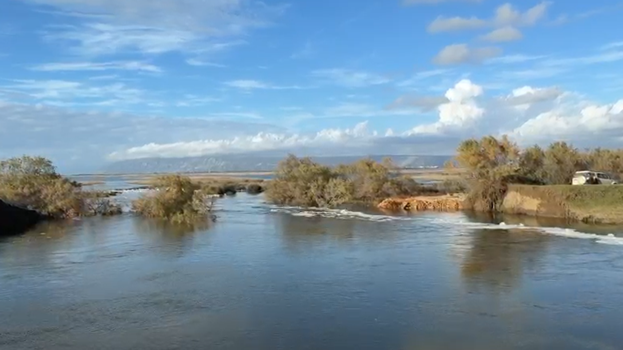 Operacion i vështirë për mbylljen e çarjes në argjinaturën e Lagunës së Vainit