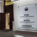 Osmani nderon tre fëmijët që dorëzuan portofolin e gjetur