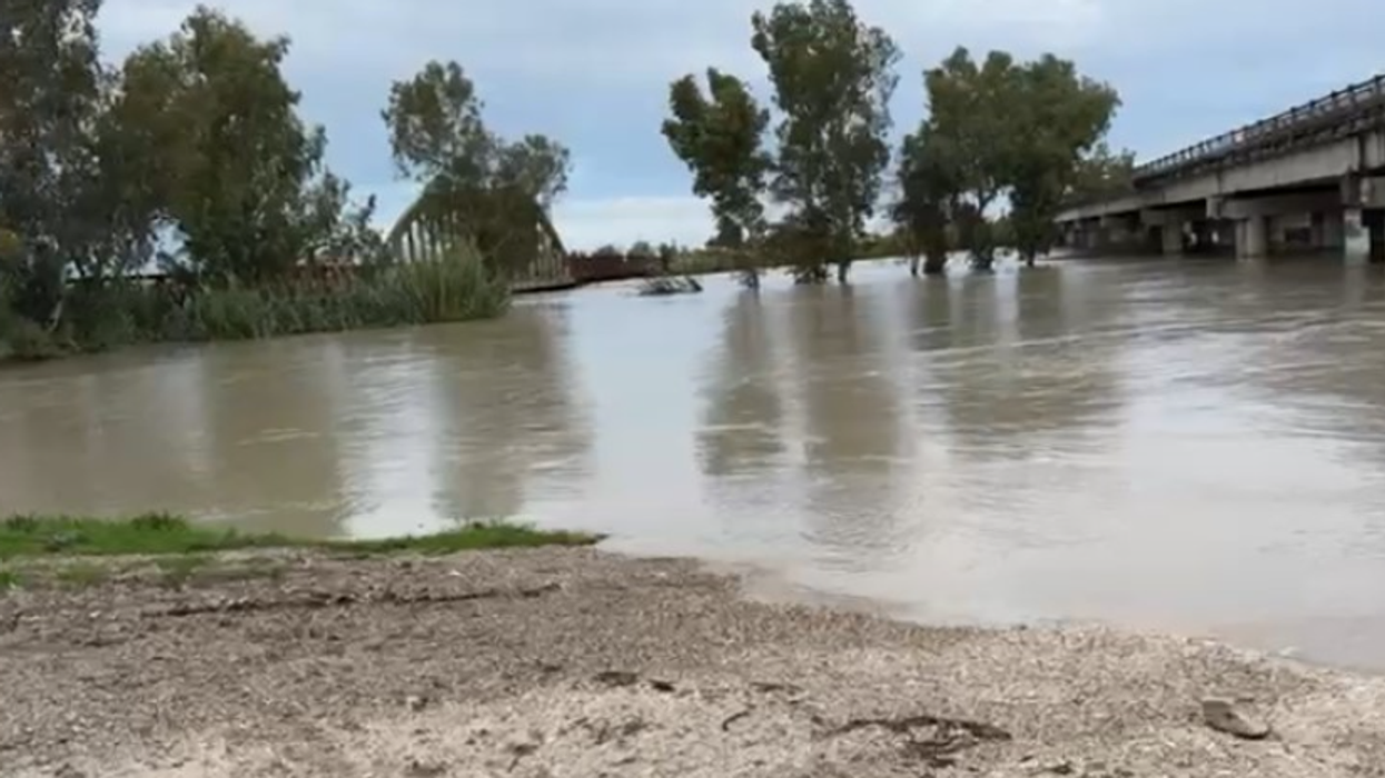 Situatë kritike në lumin Vjosë: niveli 8.1 m, 10 shtëpi të përmbytura