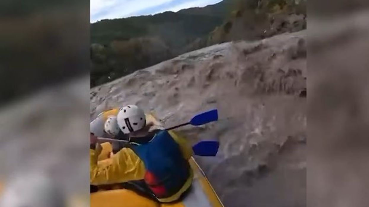 Policia ndalon raftingun në kushte ekstreme; shoqëron tre persona që u futën në lumin Osum